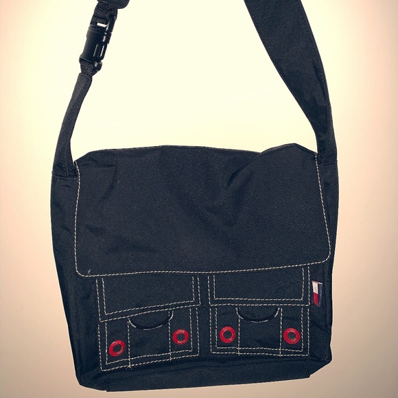 Tommy Hilfiger Handbags - 🎈Classic Tommy Hilfiger vinyl purse in Navy